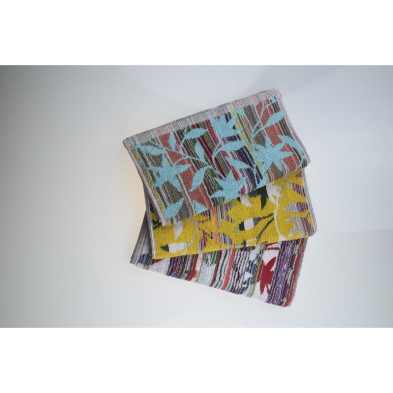 حوله نخی رنگ شده با نخ